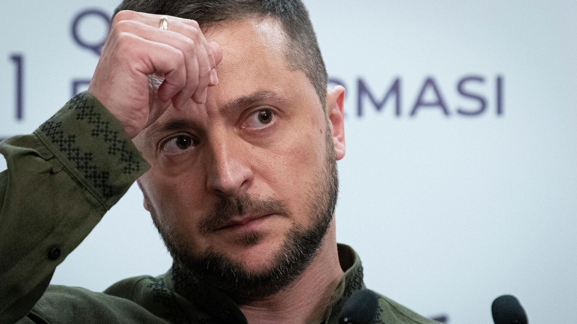 Зеленский вновь заговорил о прекращении огня